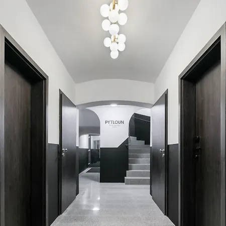 Pytloun Flat 公寓式酒店 4*